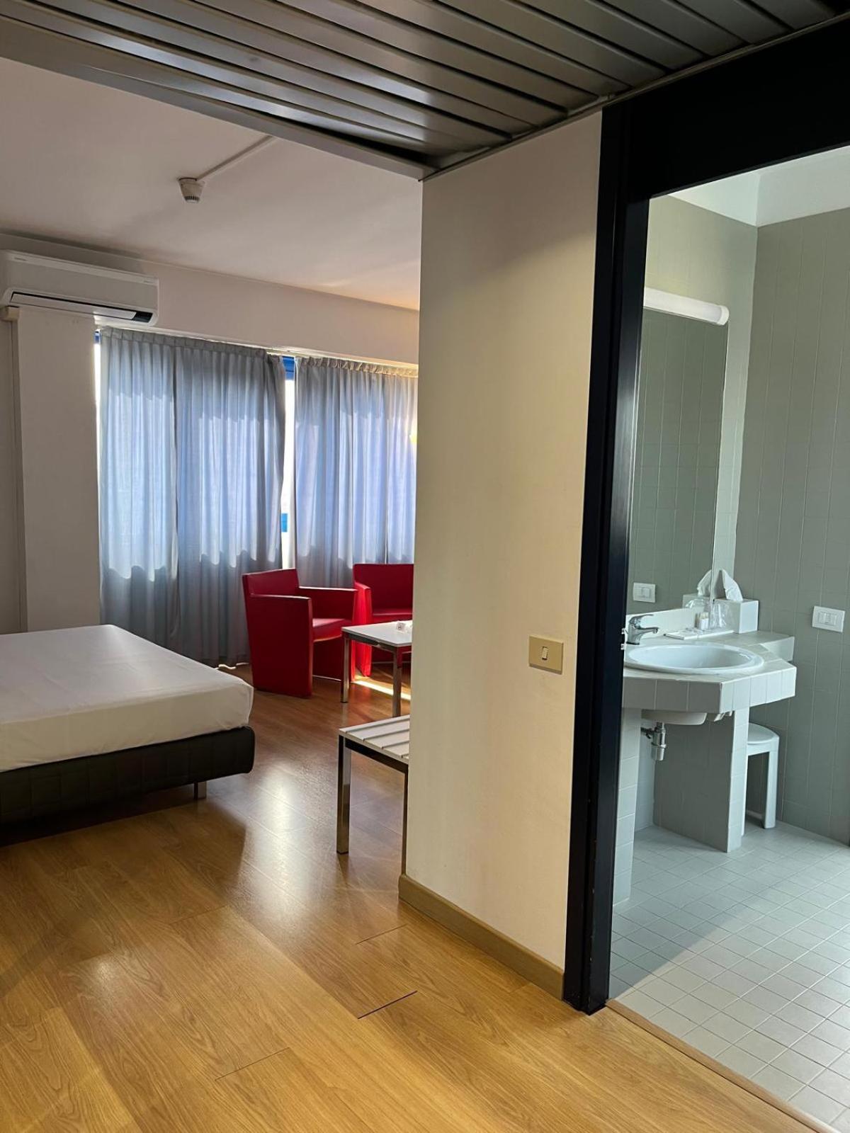 Park Hotel Residence Крема Екстериор снимка