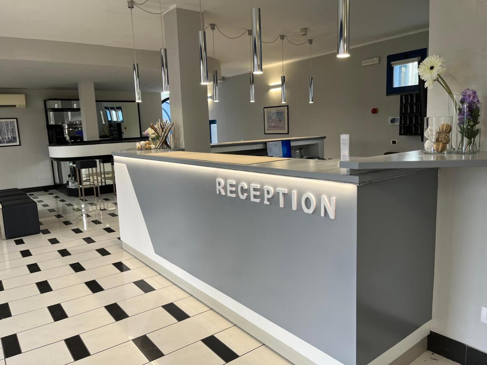 Park Hotel Residence Крема Екстериор снимка